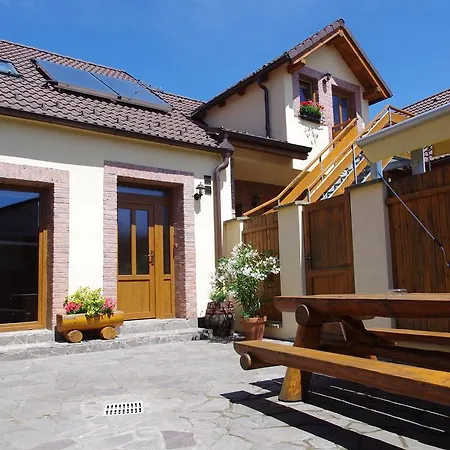 Apartment Ubytovani A Slunicko
