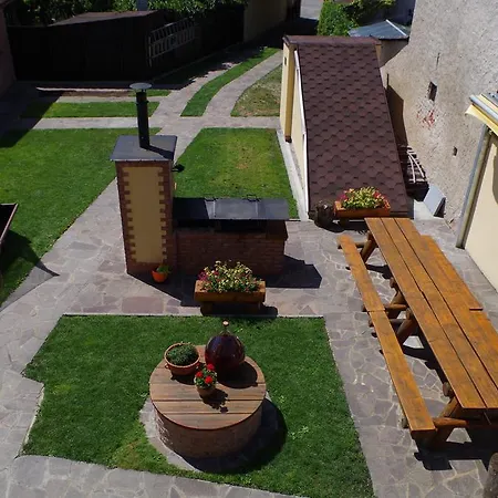Apartment Ubytovani A Slunicko