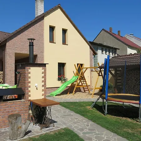 Apartment Ubytovani A Slunicko