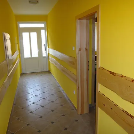 Apartment Ubytovani A Slunicko