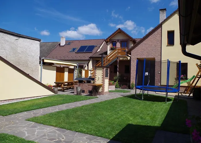 Apartment Ubytovani A Slunicko